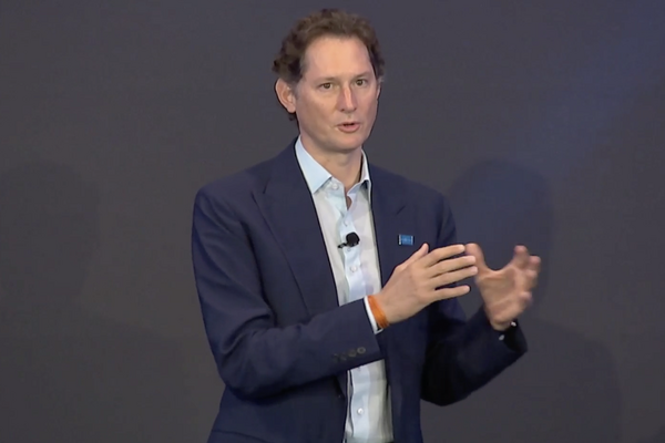 John Elkann (Stellantis): "The automotive industry is moving from a global model to a multi-regional, then a regional organization"